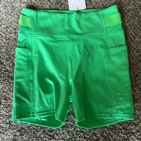 Fabletics High-Waisted Mition365 Pocket Short 5” Women’s M Green - Picture 2 of 5
